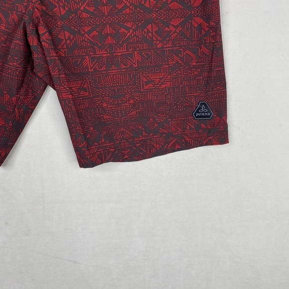 prAna Men's Crimson Cabana Catalyst Shorts Boardshort Red Gray Geometric Print33 - Picture 4 of 6
